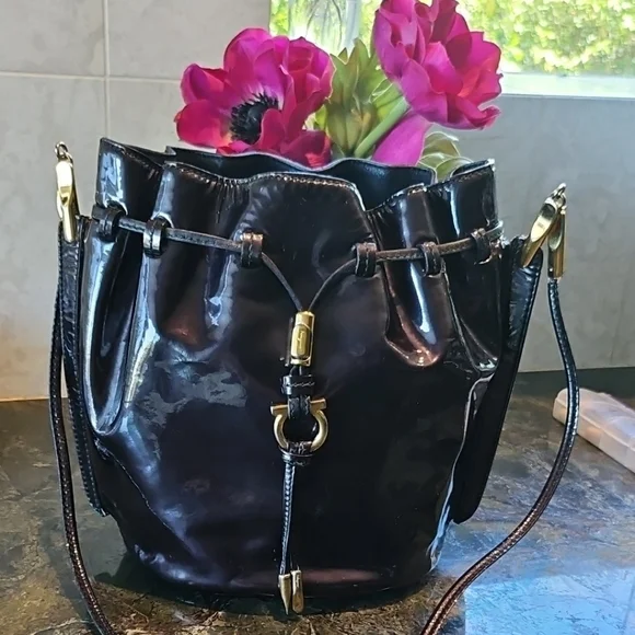 Elegant Black Patent Leather Bucket Bag - Picture 1 of 10